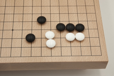 Preview: Buchenfurnierbrett, 19x19, 36mm, lackiert, mit Füßen